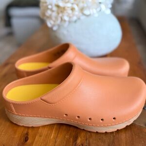 Dansko Kane sz 42 slip on mule